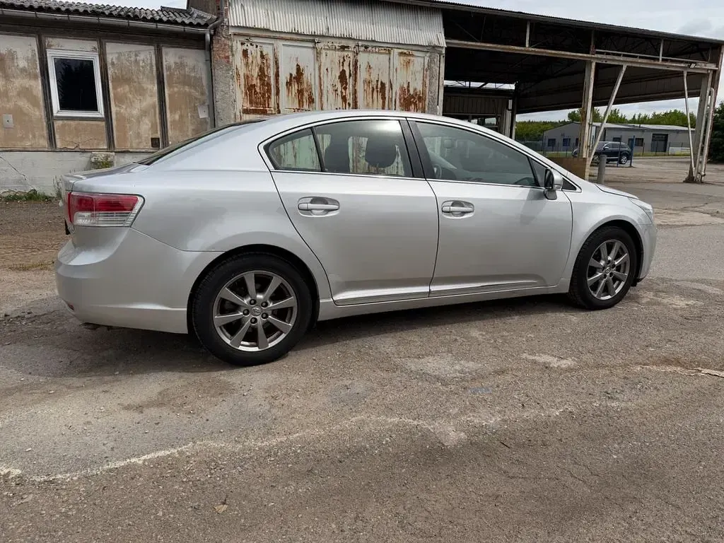 Gebraucht Toyota Avensis Sol 147 PS (108 kW) 2009 Silber Limousine