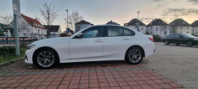 Gebraucht BMW 318 Advantage 150 PS (110 kW) 2021 Weiß Limousine