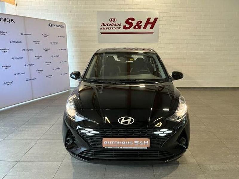 Gebraucht Hyundai i10 Select 67 PS (49 kW) 2024 Phantom black mineraleffekt Kleinwagen