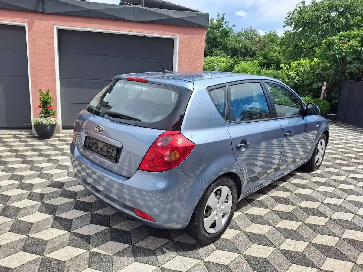 Gebraucht Kia Ceed LX 109 PS (80 kW) 2008 Baltikblau met. Kleinwagen