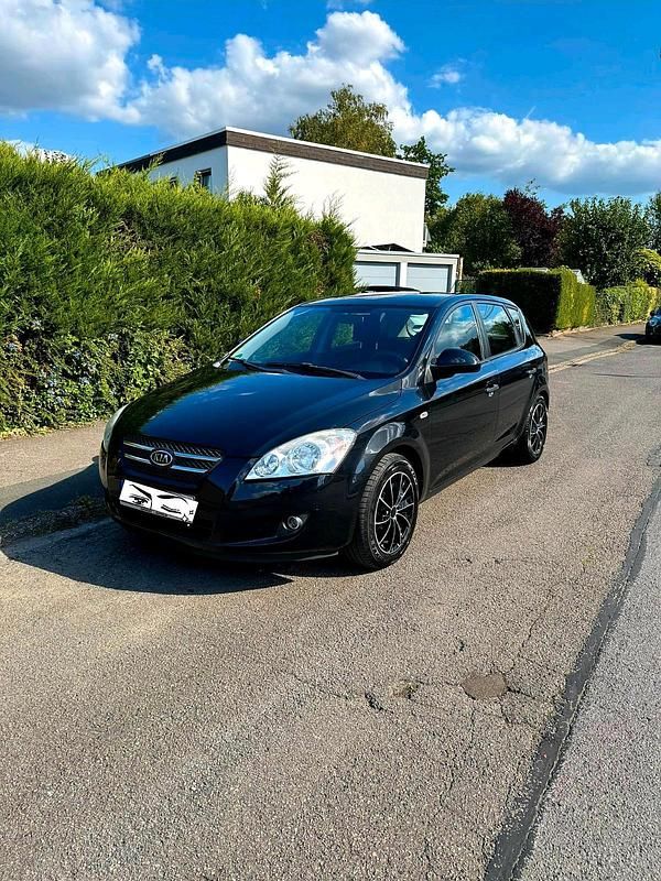 Schwarz Gebraucht 2009 Kia Ceed 2 Limousine | 1.999 € (Guter Preis) - Bild 1/4