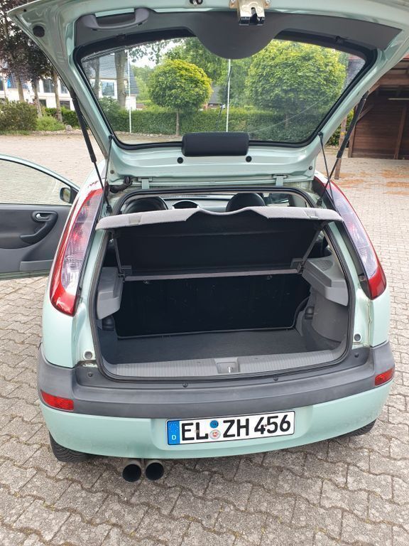 Grün Gebraucht 2001 Opel Corsa Sport Limousine | 725 € (Superpreis) - Bild 1/4