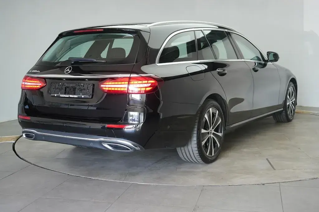 Gebraucht Mercedes E300 306 PS (225 kW) 2022 Schwarz Limousine