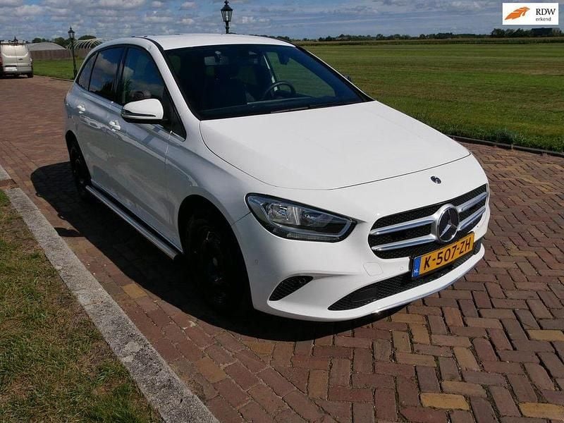 Weiß Gebraucht 2021 Mercedes B200 Advantage Van / Kleinbus | 9.999 € (Superpreis) - Bild 1/3