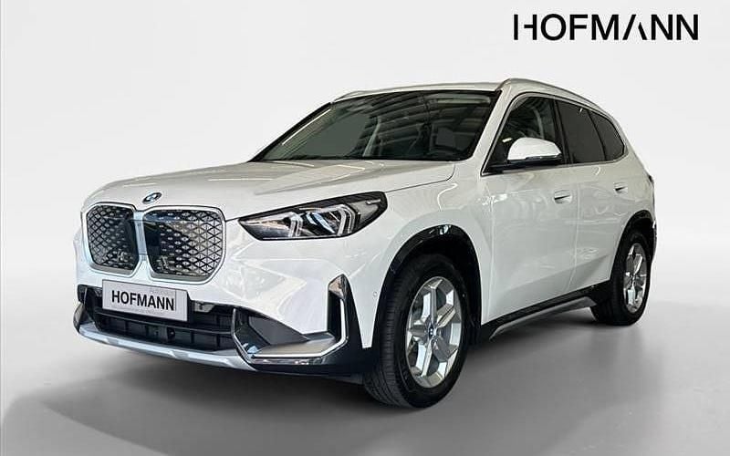 Weiß Neu 2025 BMW iX1 Luxury Line SUV | 53.130 € (Guter Preis) - Bild 1/4