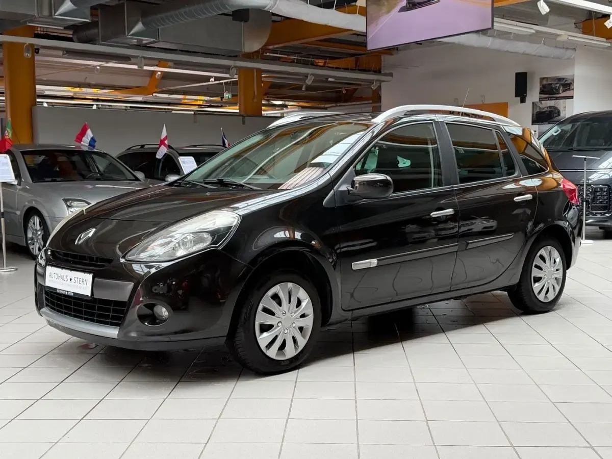 Gebraucht Renault Clio GrandTour Dynamique 101 PS (74 kW) 2010 Perlmuttschwarz Kombi