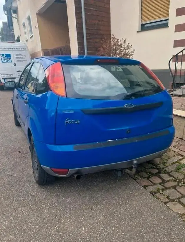 Gebraucht Ford Focus 100 PS (73 kW) 2003 Blau Kleinwagen