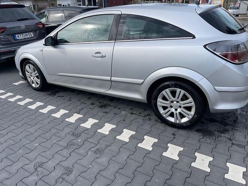 Gebraucht Opel Astra 116 PS (85 kW) 2009 Silber Kleinwagen
