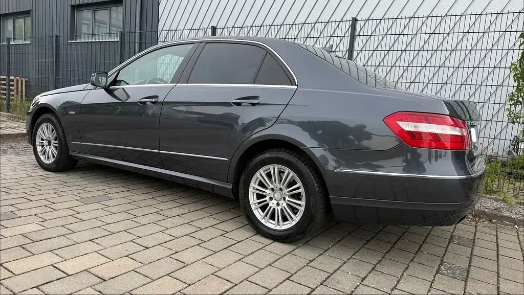 Gebraucht Mercedes E200 184 PS (135 kW) 2009 Grau Limousine