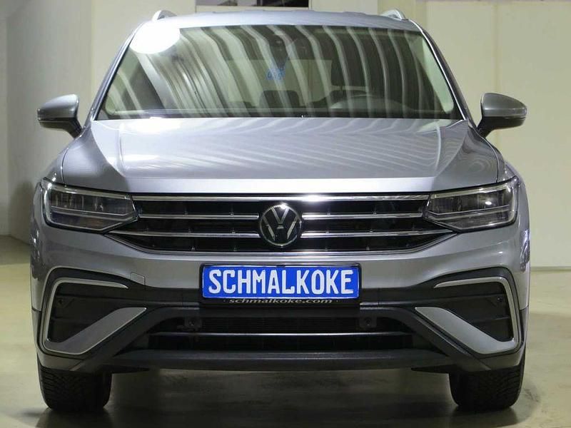 Pyrite silver (metallic) Gebraucht 2024 VW Tiguan Allspace Life SUV | 34.250 € (Superpreis) - Bild 1/4
