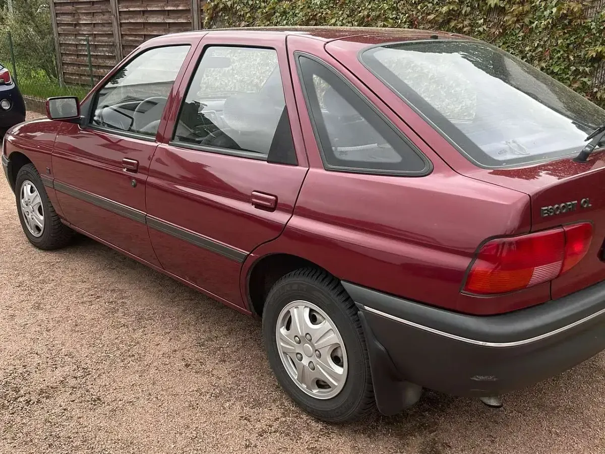 Gebraucht Ford Escort 71 PS (52 kW) 1993 Rotbraun Limousine