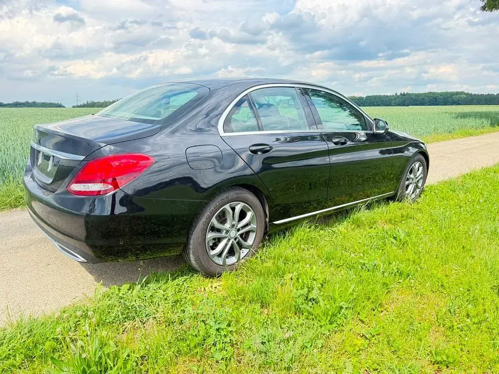 Gebraucht Mercedes C180 156 PS (114 kW) 2015 Schwarz Limousine