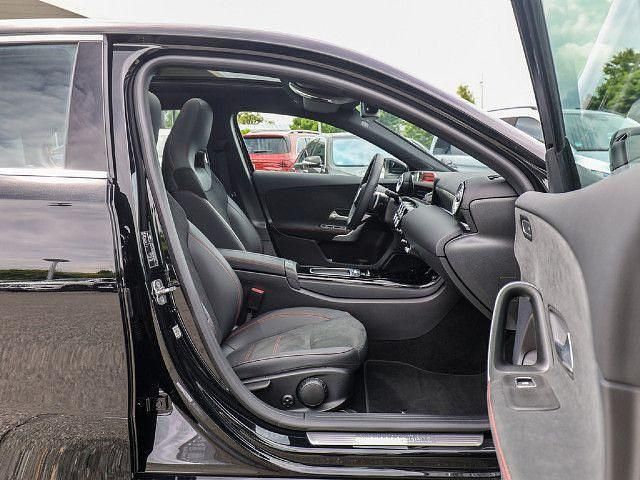 Schwarz / kosmosschwarz (metallic) Gebraucht 2024 Mercedes A250 Advanced Plus Limousine | 41.890 € (Teuer) - Bild 1/4