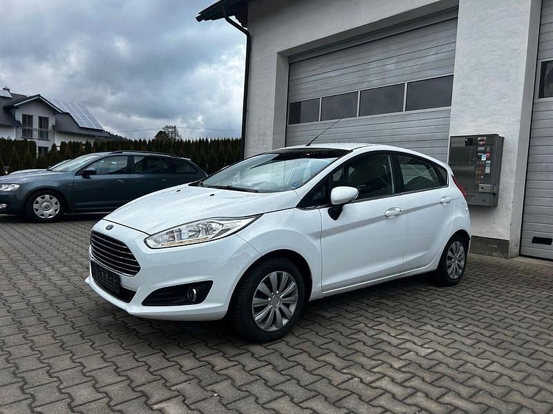 Gebraucht Ford Fiesta Titanium 101 PS (74 kW) 2014 Weiß Kleinwagen