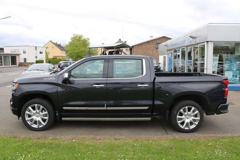 Gebraucht Chevrolet Silverado 426 PS (313 kW) 2024 Schwarz SUV