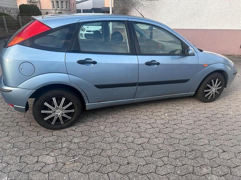 Gebraucht Ford Focus 116 PS (85 kW) 2004 Blau Kleinwagen