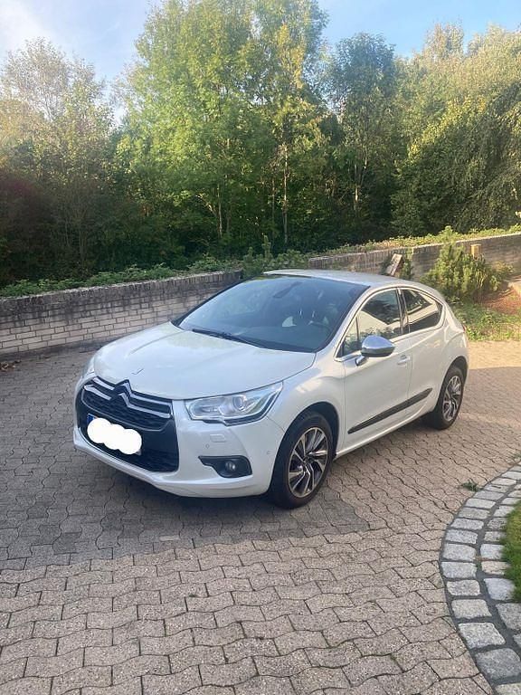 Weiß Gebraucht 2011 Citroën DS4 Sport Chic Kleinwagen | 7.100 € (Fairer Preis) - Bild 1/4