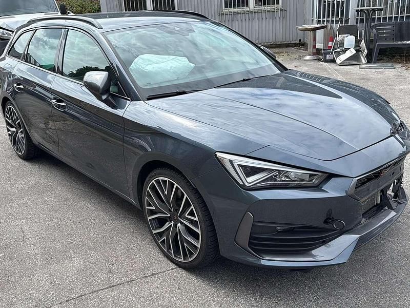 Magnetic tech grey Gebraucht 2023 Cupra Leon VZ Kombi | 19.990 € - Bild 1/4