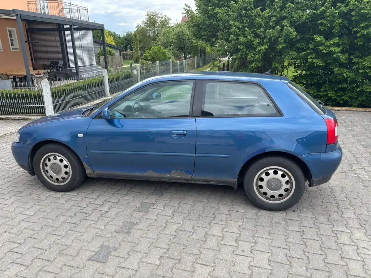 Gebraucht Audi A3 Ambiente 101 PS (74 kW) 2001 Blau Kleinwagen