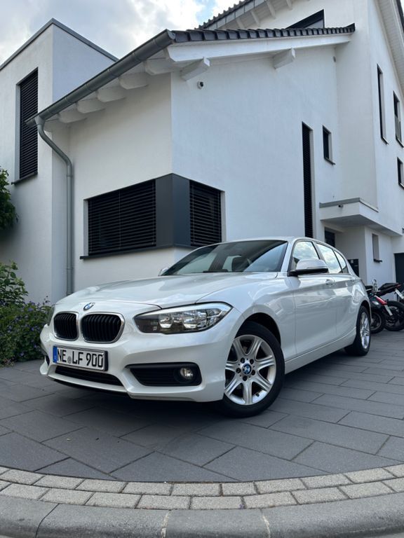 Weiß Gebraucht 2017 BMW 116 Advantage Kleinwagen | 8.399 € (Fairer Preis) - Bild 1/4
