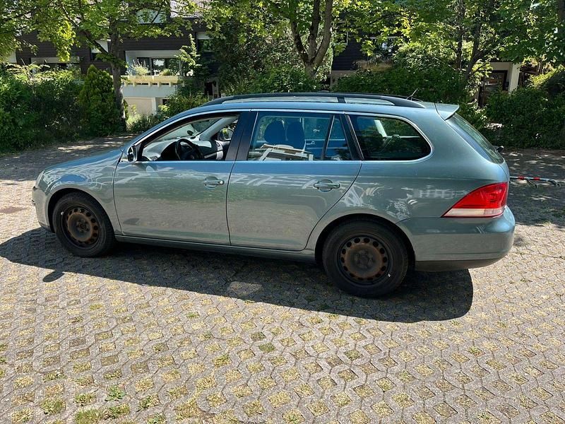 Grün Gebraucht 2009 VW Golf VI Comfortline Kombi | 2.200 € - Bild 1/4