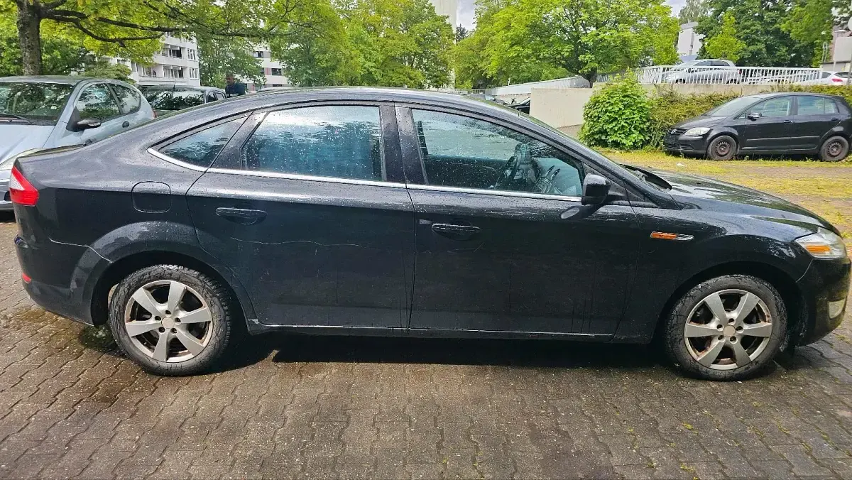 Gebraucht Ford Mondeo 140 PS (102 kW) 2010 Schwarz Limousine
