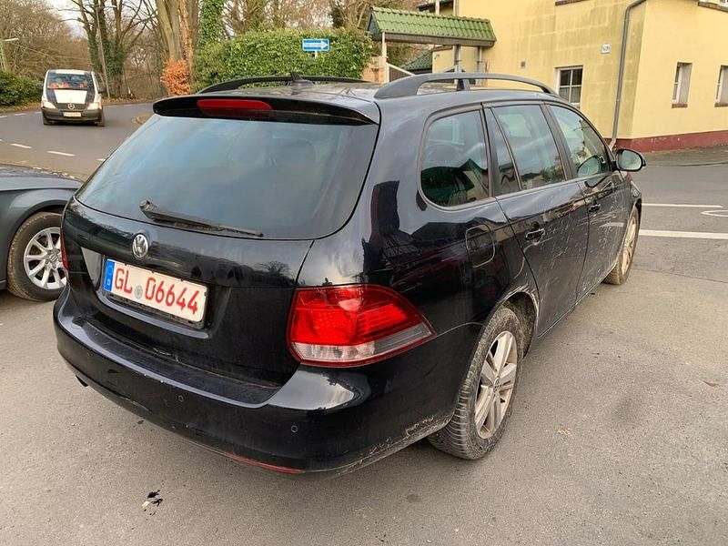 Gebraucht VW Golf VI Match 105 PS (77 kW) 2012 Schwarz Kleinwagen