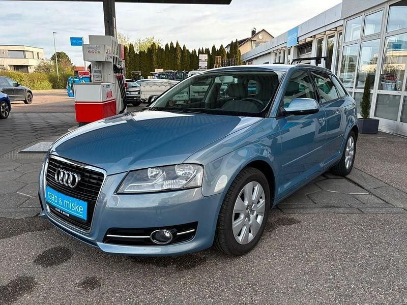 Gebraucht Audi A3 Attraction 105 PS (77 kW) 2011 Blau Kleinwagen