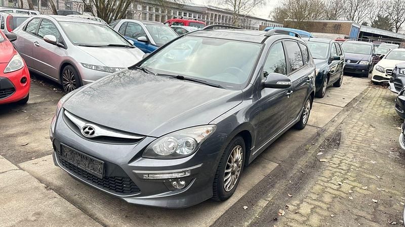 Gebraucht Hyundai i30 Style 116 PS (85 kW) 2010 Grau Kombi