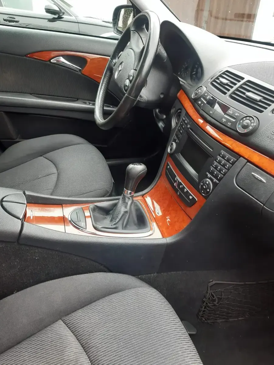 Używany Mercedes E200 180 KM (132 kW) 2008 Czarny Kombi