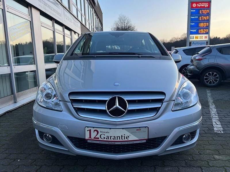 Gebraucht Mercedes B200 136 PS (100 kW) 2010 Silber Van / Kleinbus