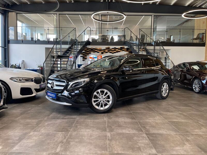 Schwarz Gebraucht 2017 Mercedes GLA200 Style SUV | 19.799 € (Fairer Preis) - Bild 1/4