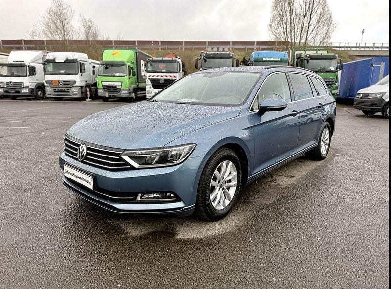 Gebraucht VW Passat Comfortline 150 PS (110 kW) 2015 Blau Kombi