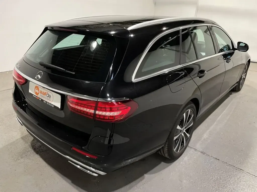 Gebraucht Mercedes E300 Avantgarde 320 PS (235 kW) 2022 Schwarz Kombi