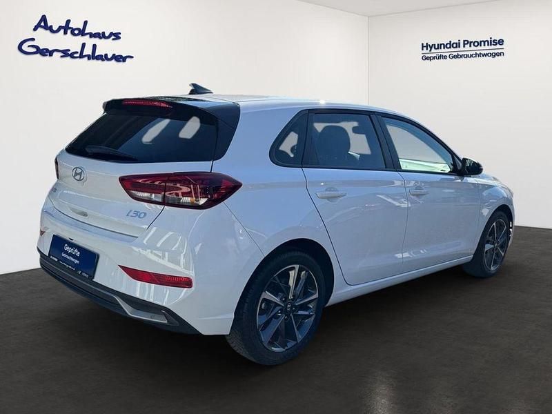 Gebraucht Hyundai i30 Advantage 99 PS (72 kW) 2024 Weiss Limousine