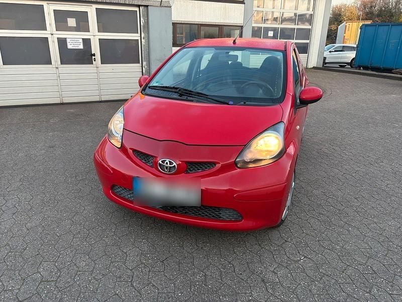 Gebraucht Toyota Aygo 69 PS (50 kW) 2005 Rot Kleinwagen