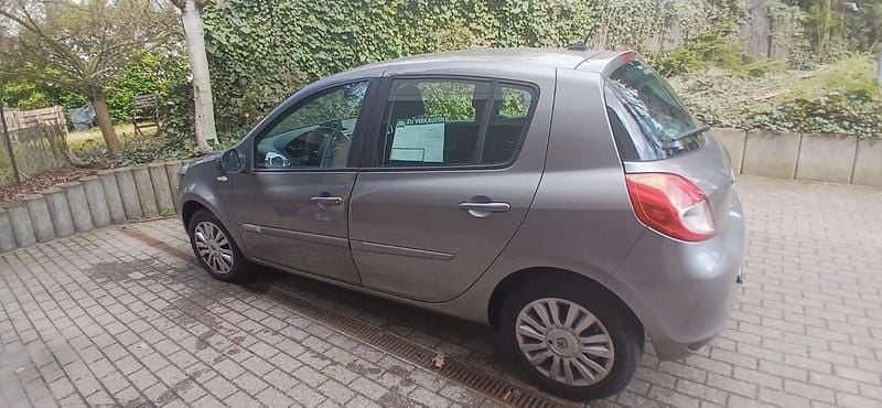 Gebraucht Renault Clio IV Collection 75 PS (55 kW) 2013 Grau Kleinwagen