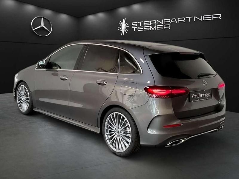 Gebraucht Mercedes B180 AMG 136 PS (100 kW) 2023 Grau Van / Kleinbus