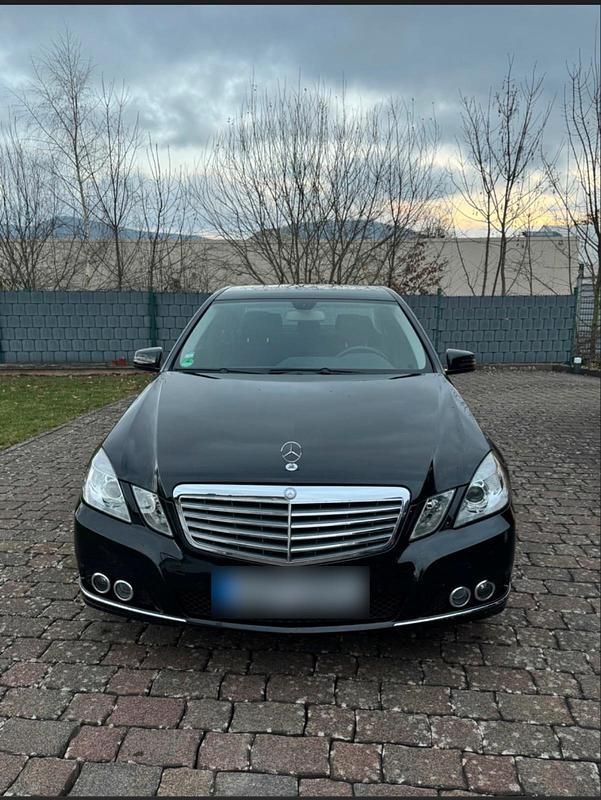 Gebraucht Mercedes E200 Elegance 184 PS (135 kW) 2010 Schwarz Limousine