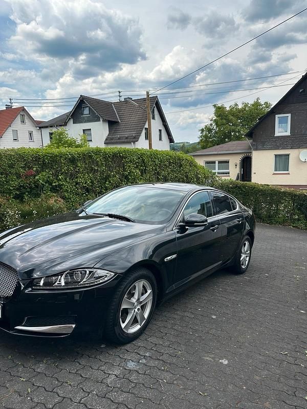 Schwarz Gebraucht 2013 Jaguar XF Limousine | 10.000 € - Bild 1/4