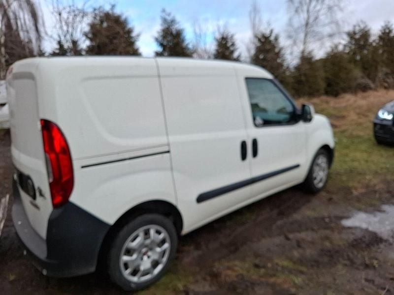 Gebraucht Fiat Doblò 101 PS (74 kW) 2018 Weiß Van / Kleinbus