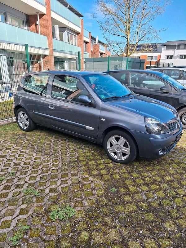 Gebraucht Renault Clio II 75 PS (55 kW) 2005 Grau Kleinwagen