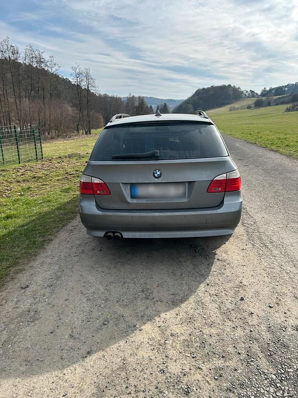 Gebraucht BMW 525 197 PS (144 kW) 2007 Silber Kombi