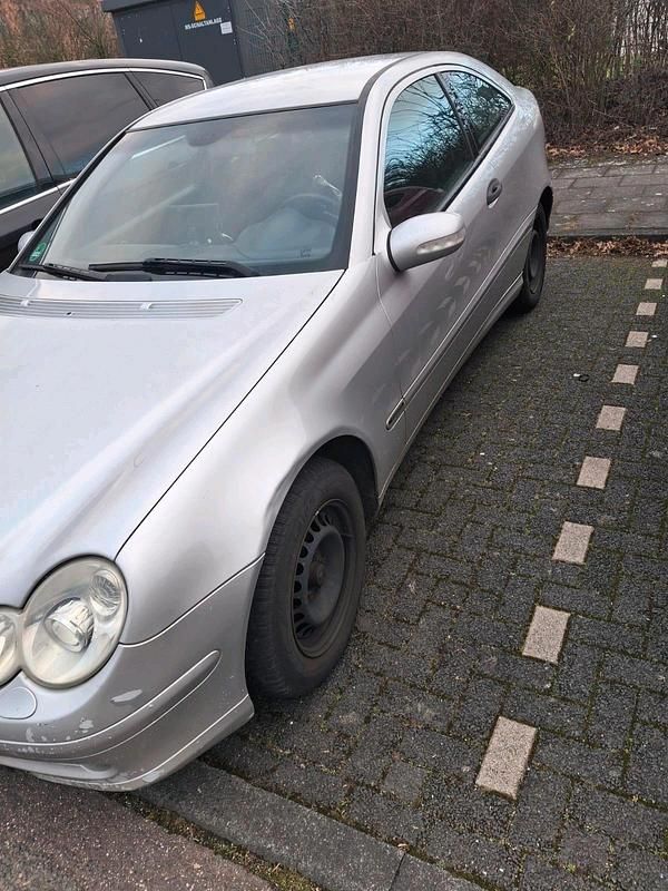 Gebraucht Mercedes C180 143 PS (105 kW) 2004 Silber Coupé