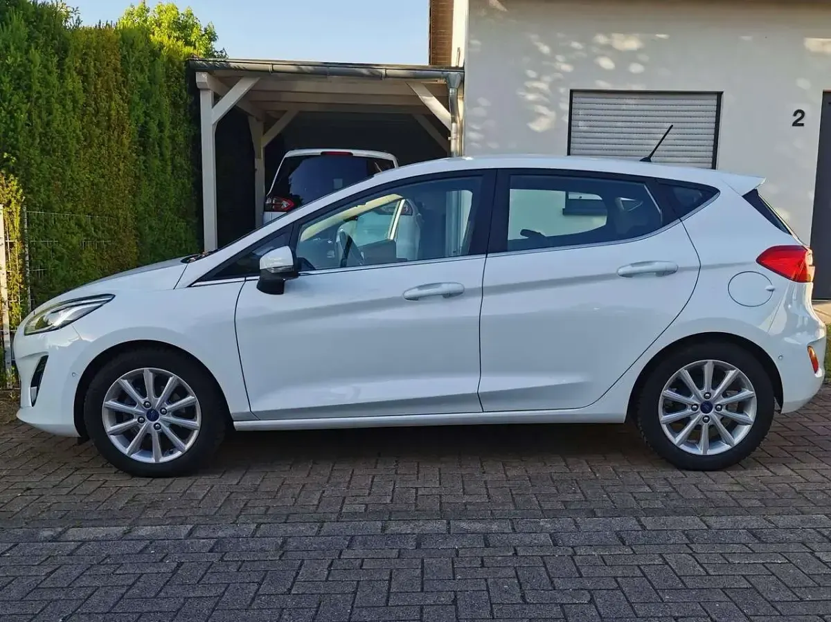 Gebraucht Ford Fiesta Titanium 86 PS (63 kW) 2017 Weiß Kleinwagen