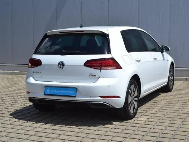 Gebraucht VW e-Golf Comfortline 100 kW (136 PS) 2020 Keine angabe weiß (pure white) Kleinwagen