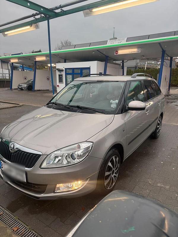 Grün Gebraucht 2014 Skoda Fabia Kombi | 4.300 € (Guter Preis) - Bild 1/4