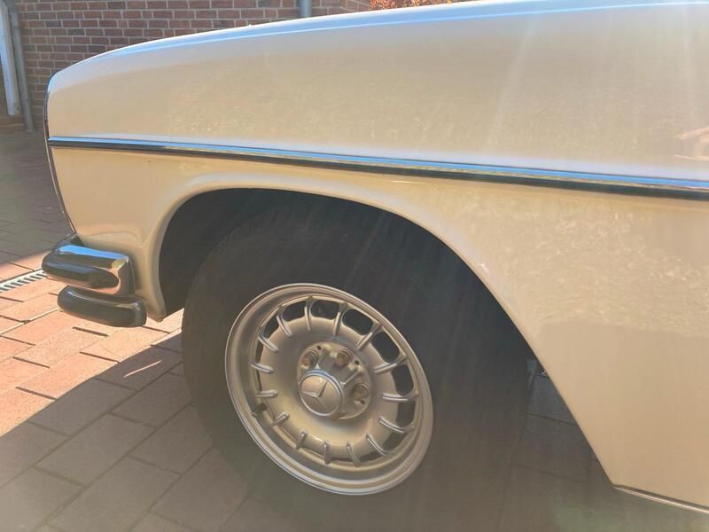 Gebraucht Mercedes W115 65 PS (47 kW) 1975 Weiß Limousine