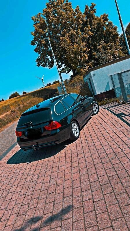 Schwarz Gebraucht 2011 BMW 318 Limousine | 4.300 € (Guter Preis) - Bild 1/4