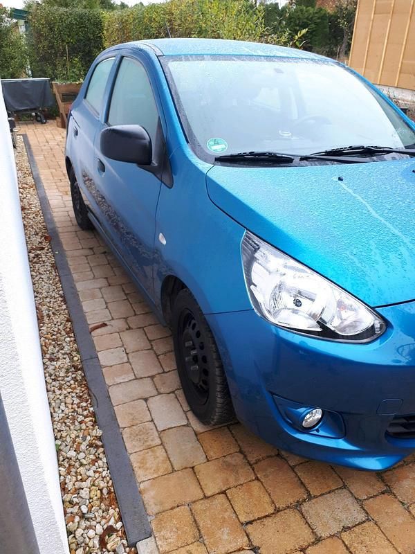 Blau Gebraucht 2015 Mitsubishi Space Star Diamant Edition Limousine | 5.480 € (Guter Preis) - Bild 1/4